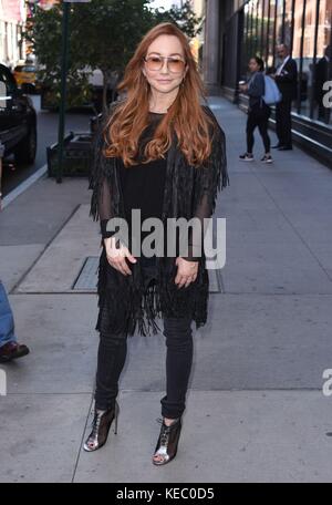 New York, New York, Stati Uniti. 19 ottobre 2017. Tori Amos, visto ad AOL BUILD per promuovere il suo nuovo album NATIVO INVADER Out and About for Celebrity Candds - THU, New York, NY 19 ottobre 2017. Crediti: Derek Storm/Everett Collection/Alamy Live News Foto Stock