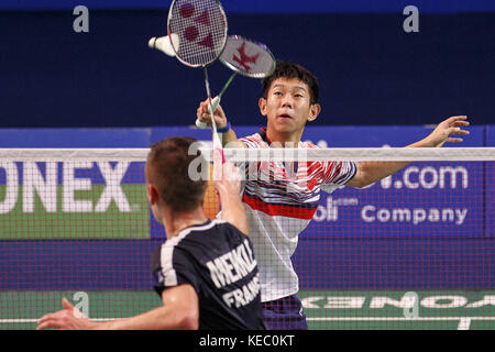 Yogyakarta, Yogyakarta, Cina. 19 ottobre 2017. Il giocatore cinese di badminton Gao Zhengze sconfigge il giocatore francese di badminton 2-0 ai Campionati del mondo juniores BWF a Yogyakarta, Indonesia, 19 ottobre 2017. Crediti: SIPA Asia/ZUMA Wire/Alamy Live News Foto Stock