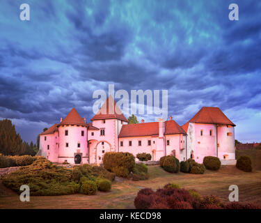 Varazdin città vecchia di sera, Croazia Foto Stock