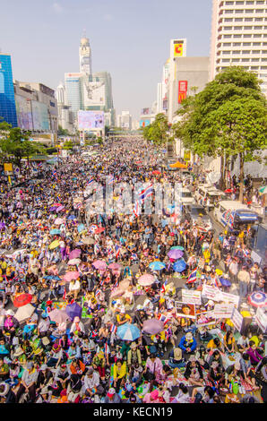 Thailandia proteste. Camicie rosse vs. magliette di colore giallo Foto Stock