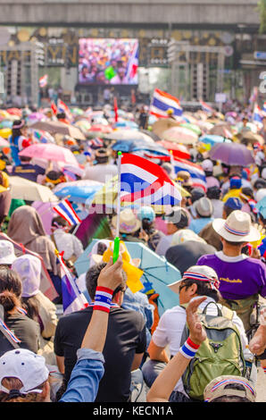 Thailandia proteste. Camicie rosse vs. magliette di colore giallo Foto Stock