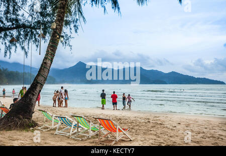 Thailandia, Trat Provincia, Koh Chang isola nel Golfo della Tailandia, West Coast, vacanzieri a Ao Klong Phrao Beach Foto Stock