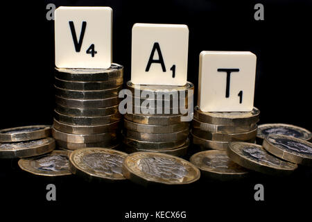 Generico pic con il nuovo regno unito pound coin per tassa/ IVA Foto Stock