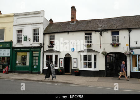 Giugno 2017 - Negozi, negozi e banche nella vecchia città inglese di Thame, in Oxfordshire. Inghilterra Foto Stock