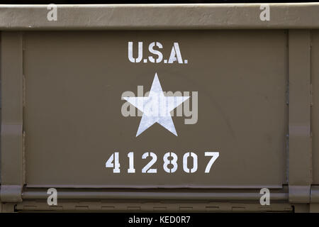 Cassano Magnago, Italia - 8 ottobre 2017: Scrittura su un veicolo militare degli Stati Uniti d'America Foto Stock