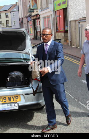 Ashley Walters arrivando a Holyhead MAGISTRATES COURT caricato con possesso di droga dopo essere stato arrestato all aeroporto di Anglesey nel Galles Foto Stock