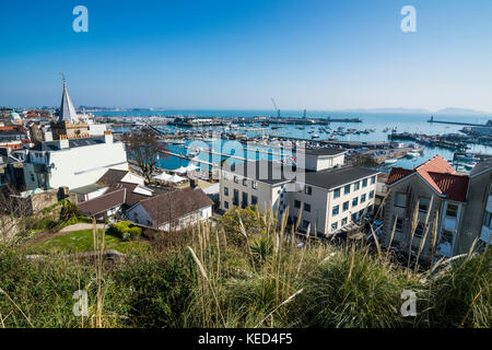 Si affacciano su Saint peter port guernsey, Isole del Canale, Regno Unito Foto Stock