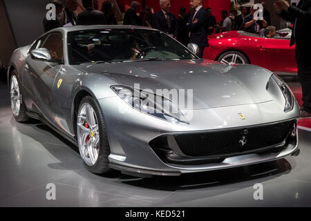 Francoforte, Germania - Sep 12, 2017: Ferrari 812 Superfast sports car presentato al salone di Francoforte IAA Motor Show 2017. Foto Stock