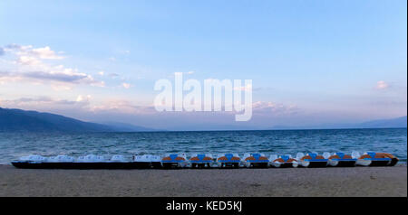 Immagine di un lago di Ohrid,wiew da pogradec città , Albania Foto Stock