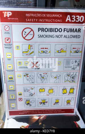 Miami Florida,mia,Miami International Airport,TAP Air Portugal,compagnia aerea,aereo,scheda di sicurezza,istruzioni,Airbus A330,portoghese,lingua,grafica,onbo Foto Stock