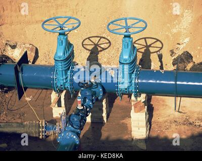 Acqua potabile 500 mm giunto valvola con raccordo a vite - riparazione della tubazione principale dell'acqua sotterranea Foto Stock