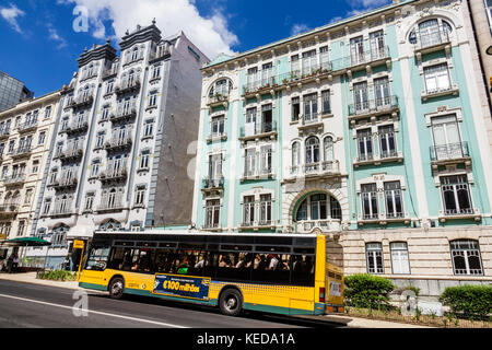 Lisbona Portogallo,Rua Braamcamp,Hotel Expo Astoria,edificio,esterno,autobus,fermata,skyline della città,appartamenti residenziali,ispanico,immigrato im Foto Stock