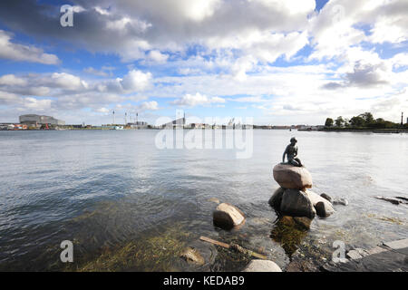 Le sculture della sirena da Andersen del racconto, Copenaghen Foto Stock