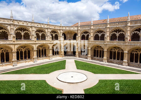 Lisbona Portogallo,Belem,Mosteiro dos Jeronimos,Monastero di Jeronimos,Gotico,Manueline,architettura,Sito Patrimonio dell'Umanità dell'UNESCO,chiostro,cortile interno,His Foto Stock