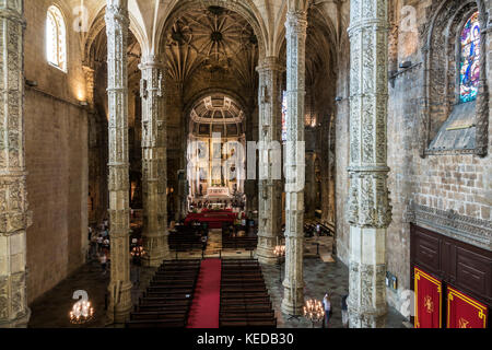 Lisbona Portogallo,Belem,Mosteiro dos Jeronimos,Monastero di Jeronimos,Gotico,Manueline,architettura,navata,coro,altare,vista dall'alto,interno,ispanico,immigr Foto Stock