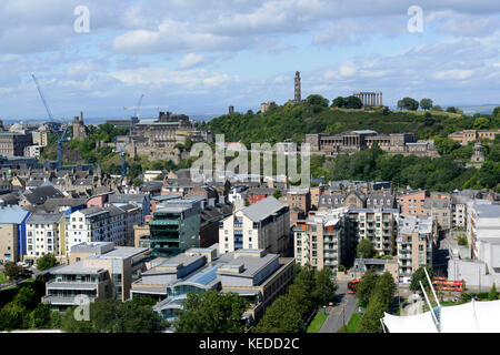 Edimburgo, Scozia. vista da Arthur Seat. Calton Hill in cima. Foto Stock