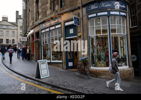 Edimburgo, Scozia. miss katie cupcake shop su Cockburn Street. Il Royal Mile Foto Stock