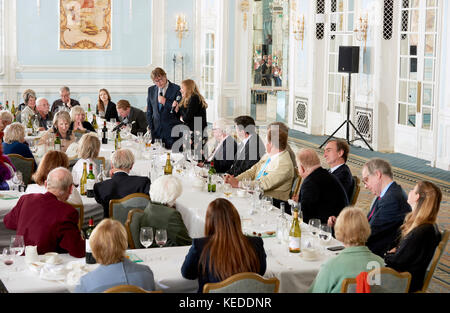 Giles Legno e Maria Killen al oldie pranzo letteraria Foto Stock