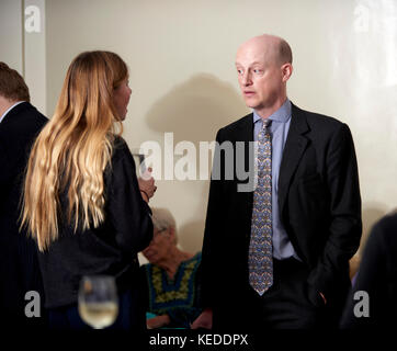 Harry Mount Oldie pranzo letterario 17-10-17, Giles Legno e Maria Killen sul diario di due niente Tom Fort sul villaggio News: La verità dietro Engl Foto Stock