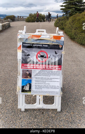 Segno bordo non fuchi in Yosemite. Foto Stock