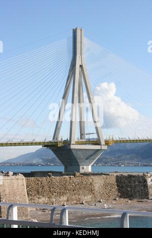 Il rio-antirrio bridge, la Grecia e la fortezza veneziana Foto Stock