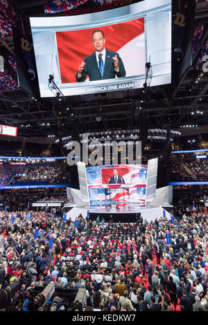 RNC Presidente Reince Priebus indirizzi delegati nel giorno finale della Convention Nazionale Repubblicana Luglio 21, 2016 a Cleveland, Ohio. Foto Stock