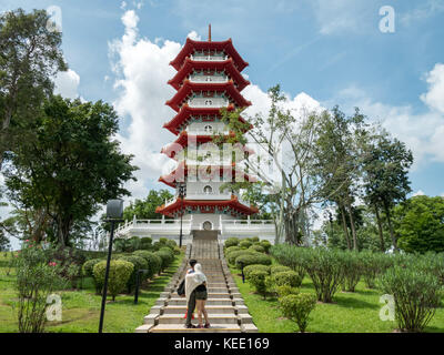 Sette piani pagoda alla Cinese e il giardino giapponese in Singapore Foto Stock