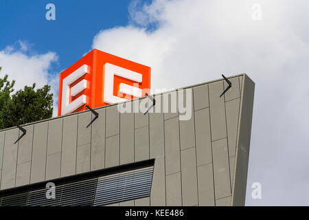 Praga, Repubblica Ceca - 14 ottobre: cez group company logo sul quartier generale il 14 ottobre 2017 a Praga, Repubblica ceca. Foto Stock