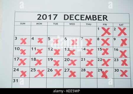 Close-up del calendario che mostra il 31 dicembre e altri giorni contrassegnati Foto Stock
