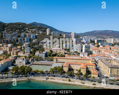 Veduta aerea di Ajaccio, Corsica, Francia. Centro della città visto dal mare Foto Stock