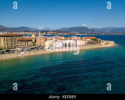 Veduta aerea di Ajaccio, Corsica, Francia. Centro della città visto dal mare Foto Stock