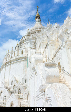 La pagoda bianca di hsinbyume (mya thein pagoda dan ) paya tempio in mingun vicino a Mandalay, myanmar Foto Stock