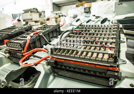 Quito, Ecuador, luglio 10, 2017: close up di cernita di parti di un computer per il riciclaggio elettronico Foto Stock