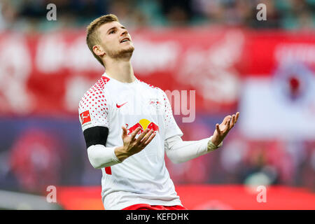 Leipzig timo werner reagisce durante la Bundesliga tedesca partita di calcio tra rb Lipsia e vfb Stoccarda al red bull arena di Leipzig, Germania, 21 ottobre 2017. (Embargo condizioni - Attenzione: grazie all'accreditamento guidlines, il dfl consente solo la pubblicazione e utilizzazione di fino a 15 immagini per corrispondenza su internet e nei contenuti multimediali in linea durante la partita.) Foto: Jan woitas/dpa-zentralbild/dpa Foto Stock