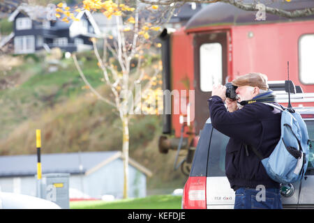 Åndalsnes, Norvegia. Xxi oct, 2017. Nuvoloso e ventoso giorno in Åndalsnes famoso per Trollveggen (troll parete) e Trollstigen (il troll percorso) Credito: Keith Larby/Alamy Live News Foto Stock