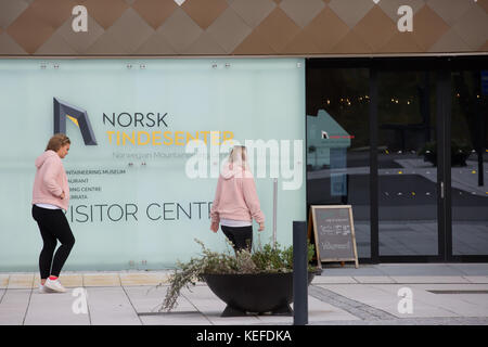 Åndalsnes, Norvegia. Xxi oct, 2017. Nuvoloso e ventoso giorno in Åndalsnes famoso per Trollveggen (troll parete) e Trollstigen (il troll percorso) Credito: Keith Larby/Alamy Live News Foto Stock