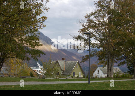 Åndalsnes, Norvegia. Xxi oct, 2017. Nuvoloso e ventoso giorno in Åndalsnes famoso per Trollveggen (troll parete) e Trollstigen (il troll percorso) Credito: Keith Larby/Alamy Live News Foto Stock