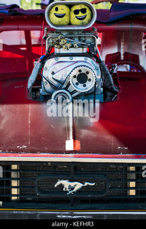 Una vista frontale del motore di un dragster auto al motor show in Italia Foto Stock