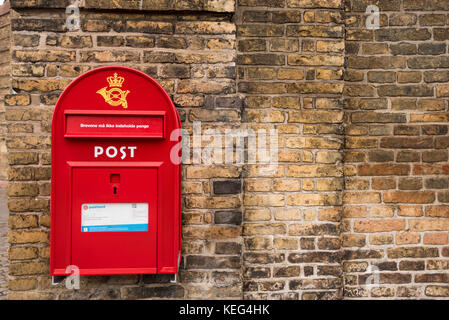 Red postbox, Danimarca, Copenaghen Foto Stock