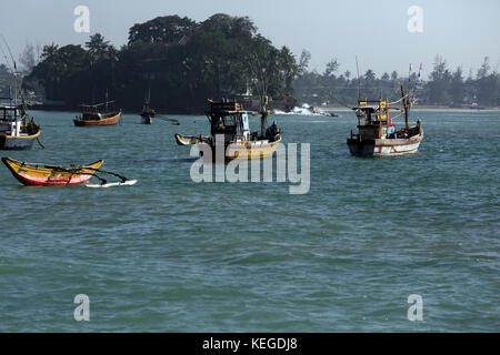 Ancoraggio Kapparathota Galle della provincia meridionale dello Sri Lanka barche da pesca Foto Stock