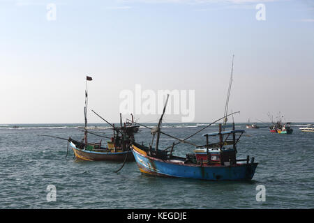 Ancoraggio Kapparathota Galle della provincia meridionale dello Sri Lanka barche da pesca Foto Stock