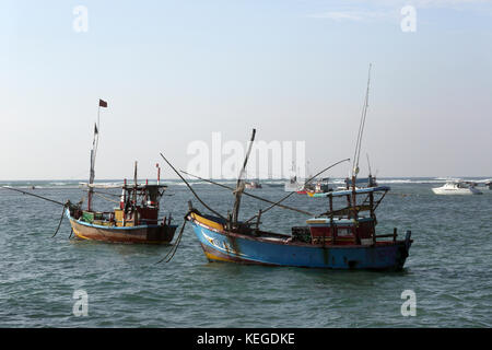 Ancoraggio Kapparathota Galle della provincia meridionale dello Sri Lanka barche da pesca Foto Stock