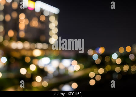 Vista della strada con il stile di sfocatura rendendo bokeh scena Foto Stock