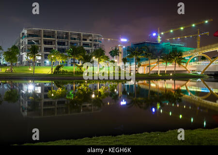 Notte presso il distretto 2 di Ho Chi Minh City, Viet Nam. District 2 è un settore in via di sviluppo ed è un buon posto per gli stranieri a vivere. Foto Stock