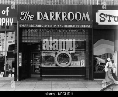 La camera oscura fotocamera shop on Wilshire Blvd. a Los Angeles, CA è stato un classico art deco store frontale costituito ad assomigliare alla parte anteriore di una fotocamera. Foto Stock