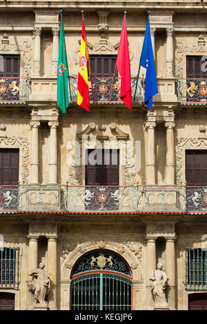 Ayuntamiento town hall in Plaza concistoriali (Udaletxe Plaza) in Pamplona, Navarra, Spagna settentrionale Foto Stock