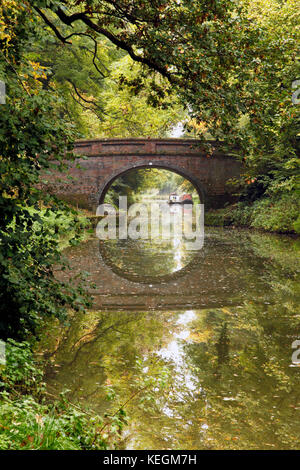 Il Kennet and Avon canal a ponte bristow vicino wilcot nel Wiltshire. Foto Stock