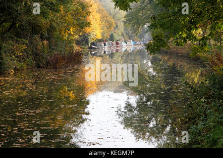 Chiatte sul Kennet and Avon canal vicino pewsey wharf, Wiltshire. Foto Stock