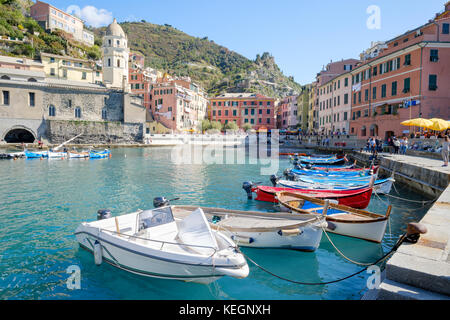 Porto Di Vernazza, Cinque Terre, Liguria, Italia Foto Stock