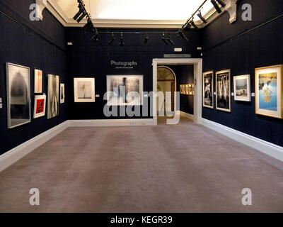 Pezzi di arte visualizzati prima dell' asta di Sotheby's Headquarters in London Mayfair area Foto Stock